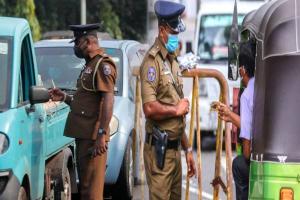 சி.ஐ.டி அதிகாரிகளைப் போல் நடித்து இலஞ்சம் கேட்ட கும்பலை கைது செய்த பொலீசார்